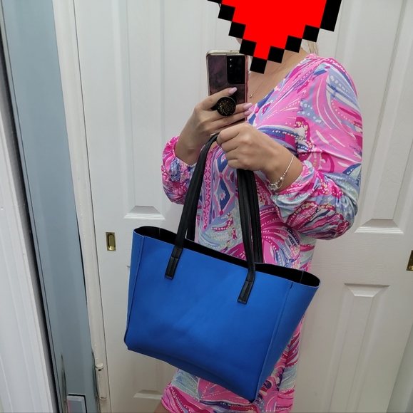 Reversable Colorblock Black and Blue Blue Tote Bag - Picture 4 of 14